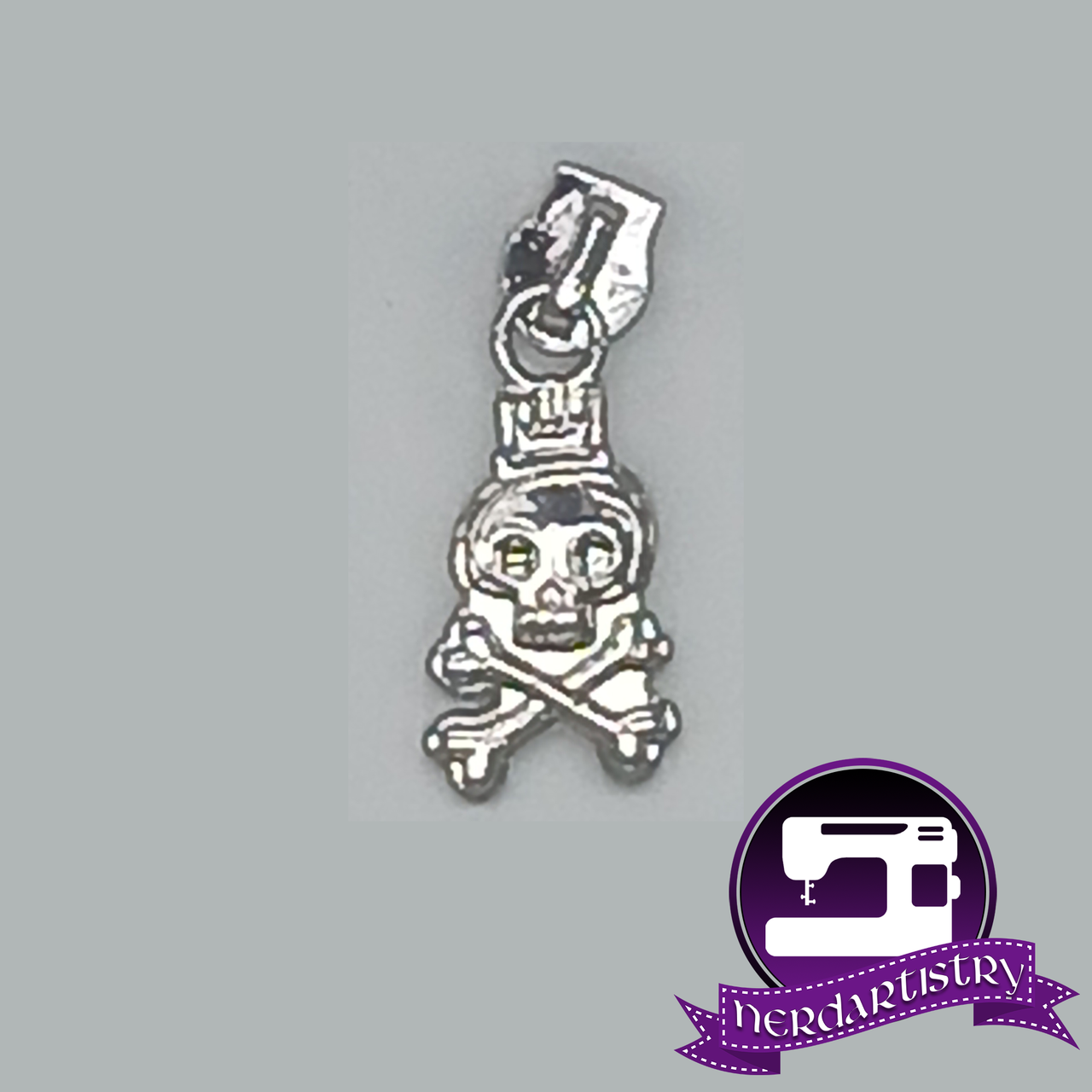 Skull & Crossbones Zipper Pull